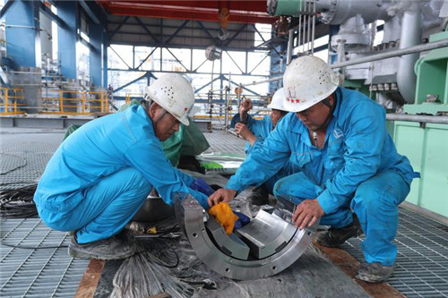 鎮海基地加快推進壓縮機組核心設備安裝